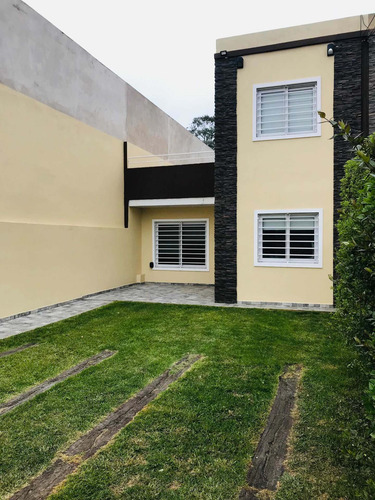 Duplex A 3 Cuadras Del Mar. Exc. Propiedad. Apto Credito..!