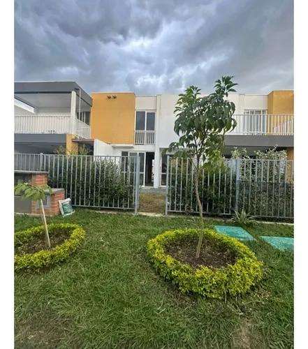 Venta Casa En Condominio De 118.8mt2 El Castillo, Jamundi.12113.
