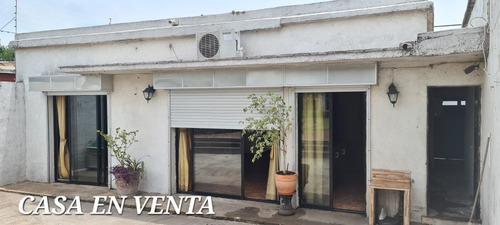 Casa 2 Dormitorios, 2 Baños. Barrio Oeste.