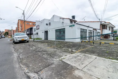 Oficina En Arriendo En Santa Paula. Cod A5872