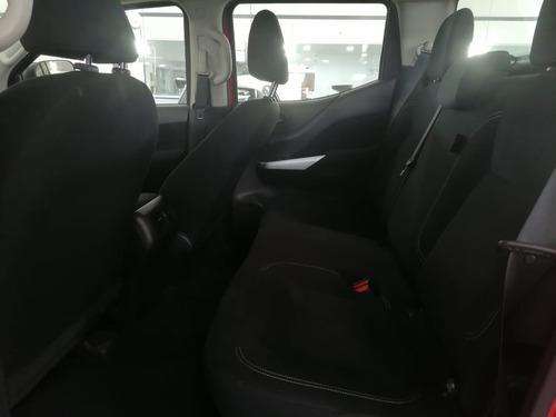 Imagen 13 de 15 de Nissan Np300 Doble Cabina