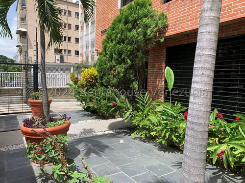 Apartamento En Venta Urb. Los Palos Grandes. Cód. #26-187