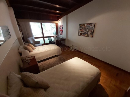 Imagen 11 de 13 de Casa Venta Clnas Del Tamanaco Mls #22-11061 Extraordinaria Casa Del Arquitecto Fruto Vivas Es Una De Las Mejores Urb. De Caracas, En Calle Cerrada Con Vigilancia