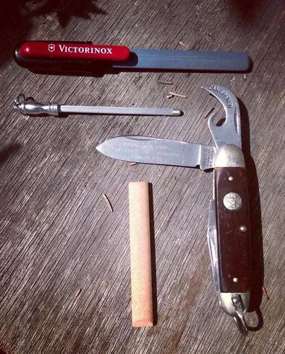 Cómo afilar tu navaja VICTORINOX, Las distintas navajas y cuchillos  #Victorinox son fabricadas con acero de primera calidad y poseen  características y propiedades adaptadas especialmente, By Galitt