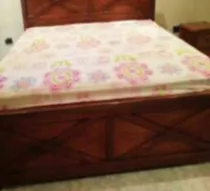 Comprar Cama King Size 2x2 De Cedro, Con Mesitas De Noche.