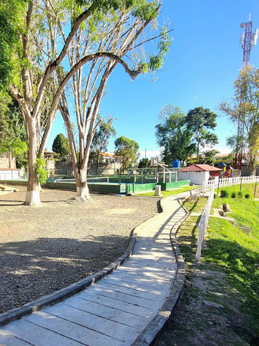 Venta Casa En La Prestigiosa Urb. Los Picachos Los Teques