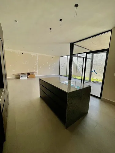 Estrena Hermosa Residencia En Fracc Privado Atrás De La Rioja! En Calle Privada! A 40m Del Parque! Lista Para Habitar!!