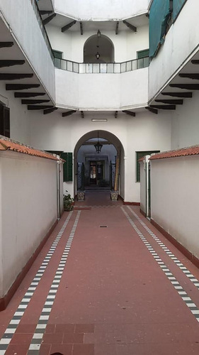Imagen 5 de 14 de 2 Amb. Monserrat, Moreno 2200. Casa Romana, Buen Estado