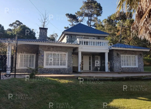 Pinares, Señorial, Piscina, Para 8 Pileta Climatizada. 