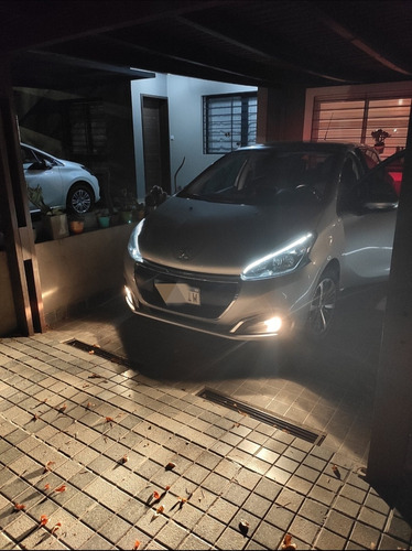 Imagen 11 de 15 de Peugeot 208 2018 1.6 Feline Tiptronic