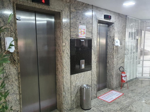 Imagem 4 de 13 de Sala Comercial Em Andar Alto No Centro Da Cidade - Sa0826