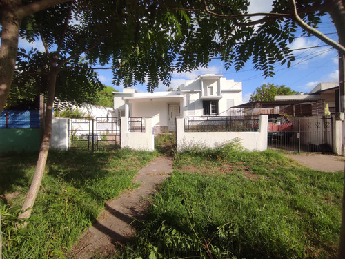 Gran Casa Con Jardin Y Fondo