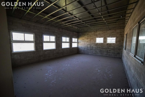 Lote De 7600 M2 En La Mejor Zona De Paso Del Rey Con Nave Industrial A M De Acceso Oeste Oportunidad