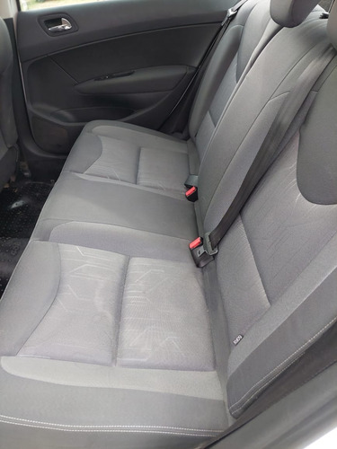 Imagen 6 de 11 de Peugeot 408