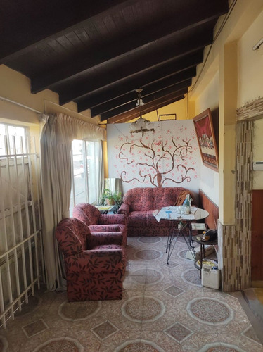 Excelente Casa, Sobre Calle Ferré(céntrica)