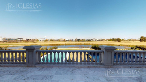 Imagen 23 de 30 de Tour 360º - Casa Al Lago - Barrio El Golf, Nordelta