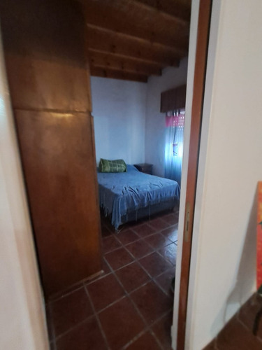 Casa Con Departamento De 2 Amb En Planta Alta Y Fdo!!!!