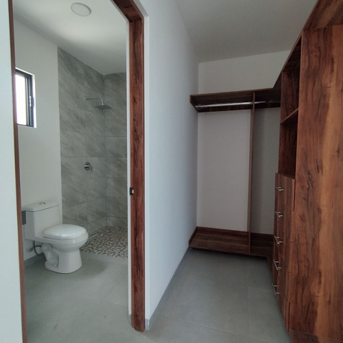Casas En Venta En El Condado, Jardín, 3 Recamaras, Una En Pb, De Lujo !