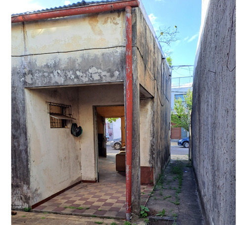 Jm Se Vende Local Comercial Con Casa Al Fondo.