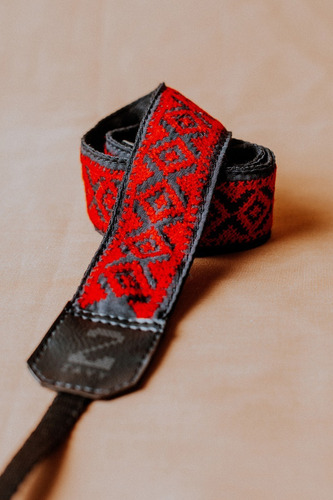 Correa Artesanal Para Cámara, Zavy, Kukulkan Color Rojo
