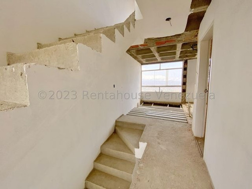 Townhouse En Venta Colinas De La Tahona Ia23-329311
