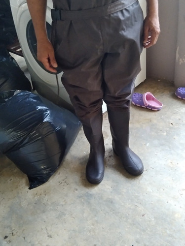 Imagen 2 de 3 de Capote Impermeable Con Botas