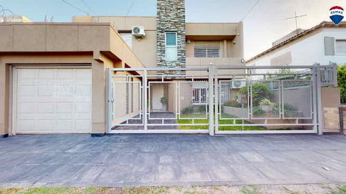 Imagen 1 de 30 de Casa 5 Ambientes En Venta Castelar Norte