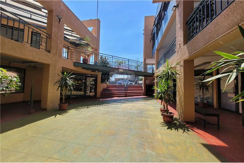 Se Vende Amplia  Y Luminosa Oficina 