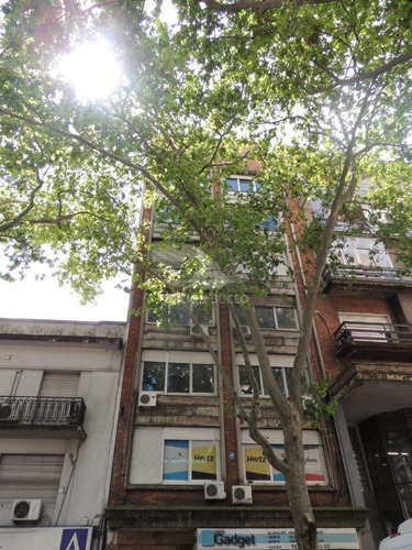 Venta De Oficina 3 Escritorios , Centro, Montevideo