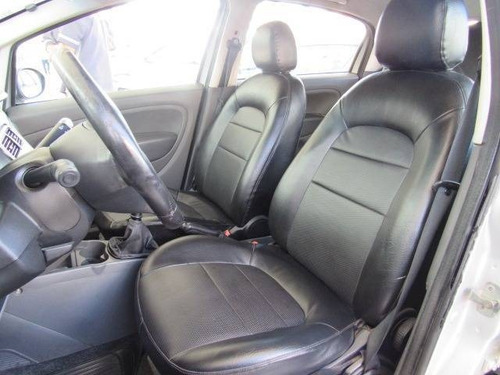 Fiat Punto 1.4 Attractive Italia 8v Flex 4p Manual