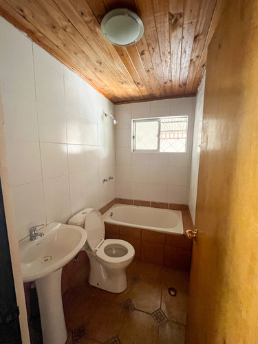 Casa 3 Hab 2 Baños Y 2 Estacionamientos - Curicó