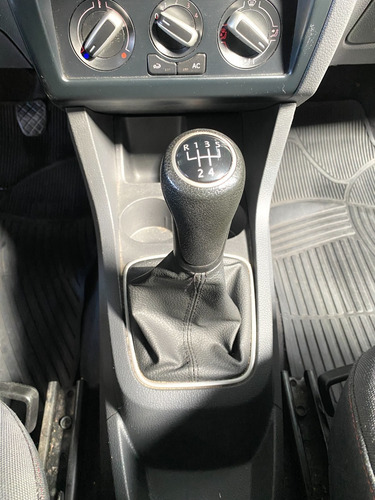 Imagen 22 de 23 de Volkswagen Suran 1.6l 2013