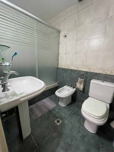 Imagen 16 de 21 de Casa En Venta De 4 Ambientes Con Cochera Y Jardín En Adrogué