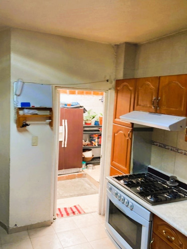 Imagen 8 de 30 de Casa En Venta En Cuajimalpa, Calle Semicerrada Y Segura, 10 Estacionamientos, Jardín Delantero