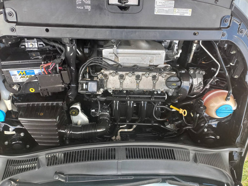 Imagen 7 de 13 de Volkswagen Suran 2016 1.6 Comfortline 101cv