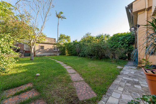 Venta Casa Dos Dormitorios Con Jardin En Fisherton