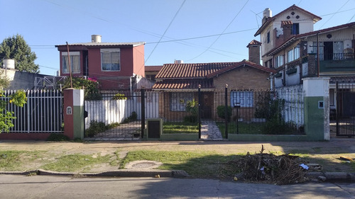 Casa En Venta En Caseros