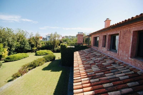 Casa En Venta De 4 Dormitorios En La Barra