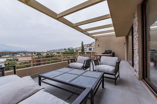Casa En Venta De 4 Dorm. En Lo Barnechea