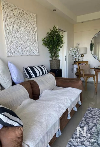 Vende Apartamento De 1 Dormitorio, Con Excelente Iluminacion En Mansa Punta Del Este.