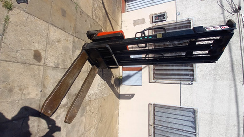 Apilador Semi- Eléctrico