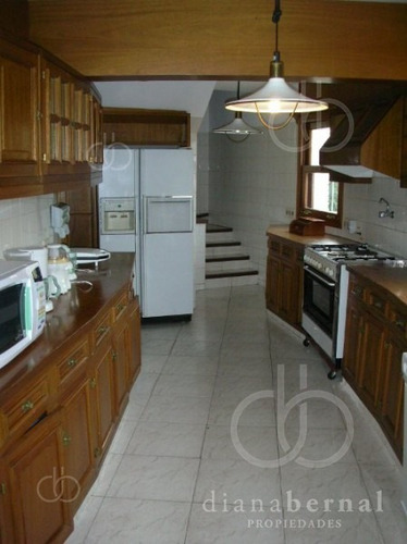 Imagen 7 de 19 de En Primera Línea, Mansión Clásica De 7 Dormitorios Con Gran Parque, Piscina Y Muy Linda Vista Al Mar.- Ref: 495