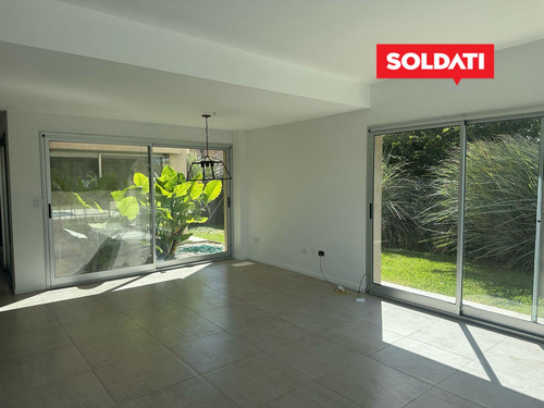 Venta 3 Cuartos Y Escritorio. Pileta, Parrilla, Piscina.