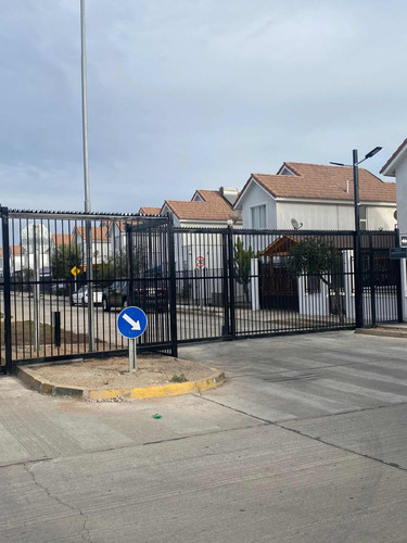 En Rosario De Peñuelas, Con Piscina, En Microbarrio Cerrado