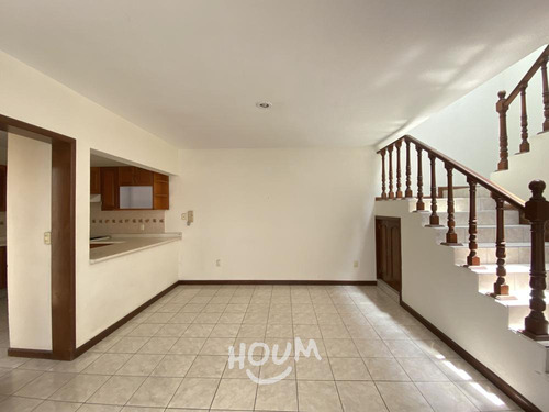 Casa En Jardín Real, Zapopan Con 4 Recámaras, 220 M², Id: 153696