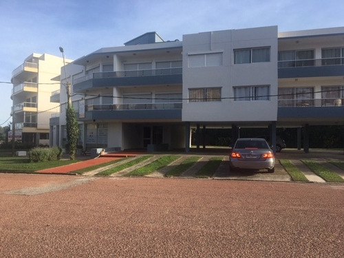 Imagen 12 de 15 de Hermoso Apartamento A Metros De Playa Mansa, Parada 10.