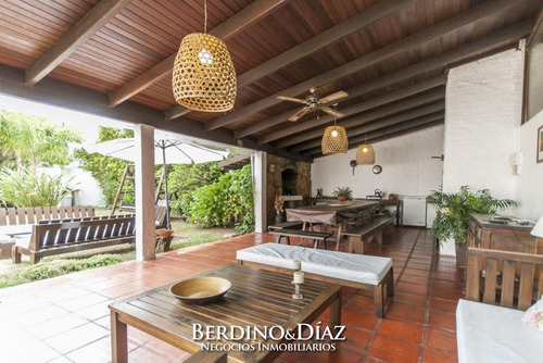 Casa En Venta En Pinares- Ref: 589