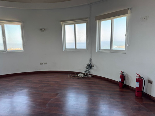 Arriendo Excelente Oficina . Edificio Finanzas