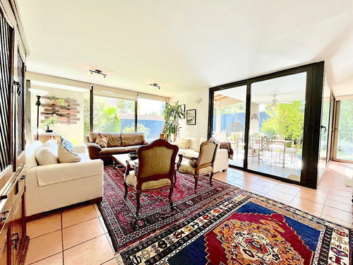 Casa Ampliada San Carlos De Apoquindo 6d/5b/3e En Condominio