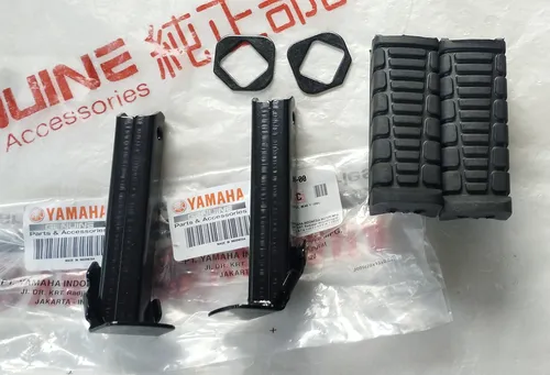 Juego Reposapies Tacos Traseros Yamaha Crypton Fi Original